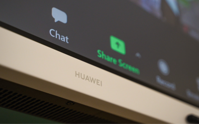 Prvi dan škole u pametnim učionicama: Huawei i Telekom Srbija donirali 150 IdeaHub tabli osnovcima širom Srbije
